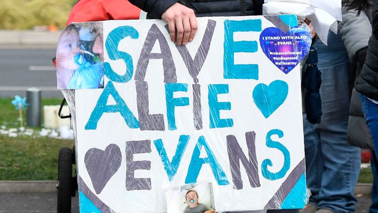 Alfie Evans protesters demonstrate outside Alder Hey Children&#39;s Hospital in Merseyside