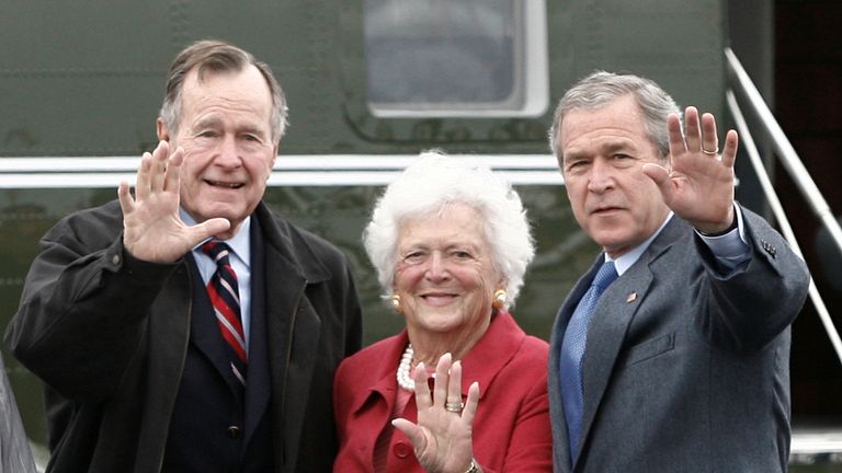 U.S. President George W. Bush (R) waves alongside his parents, former President George Bush and former first lady Barbara Bush upon their arrival Fort Hood, Texas, April 8, 2007