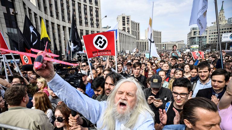 Thousands of people gather in Moscow in support of the Telegram messaging service