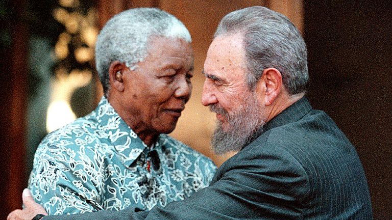 Fidel Castro and Nelson Mandela in Johannesburg in 2001