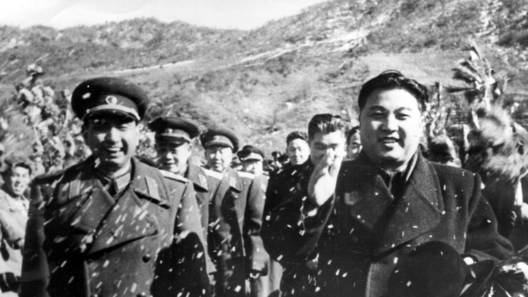 Kim Il Sung evacuating Chinese troops from North Korea in 1955