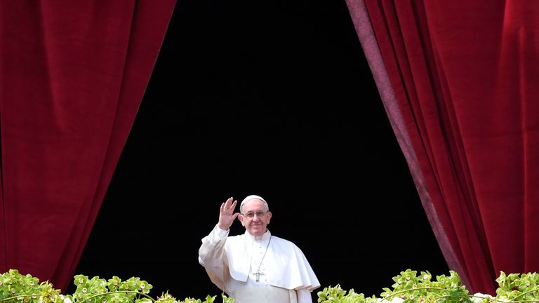 Pope Francis waving from the balcony of St Peter&#39;s basilica 