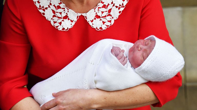 The new prince in his mother&#39;s arms outside the Lindo Wing