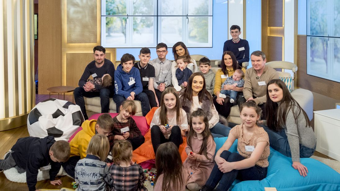 Britains largest family. Twenty children and pregnant again. Skynews-radford-family_4323566