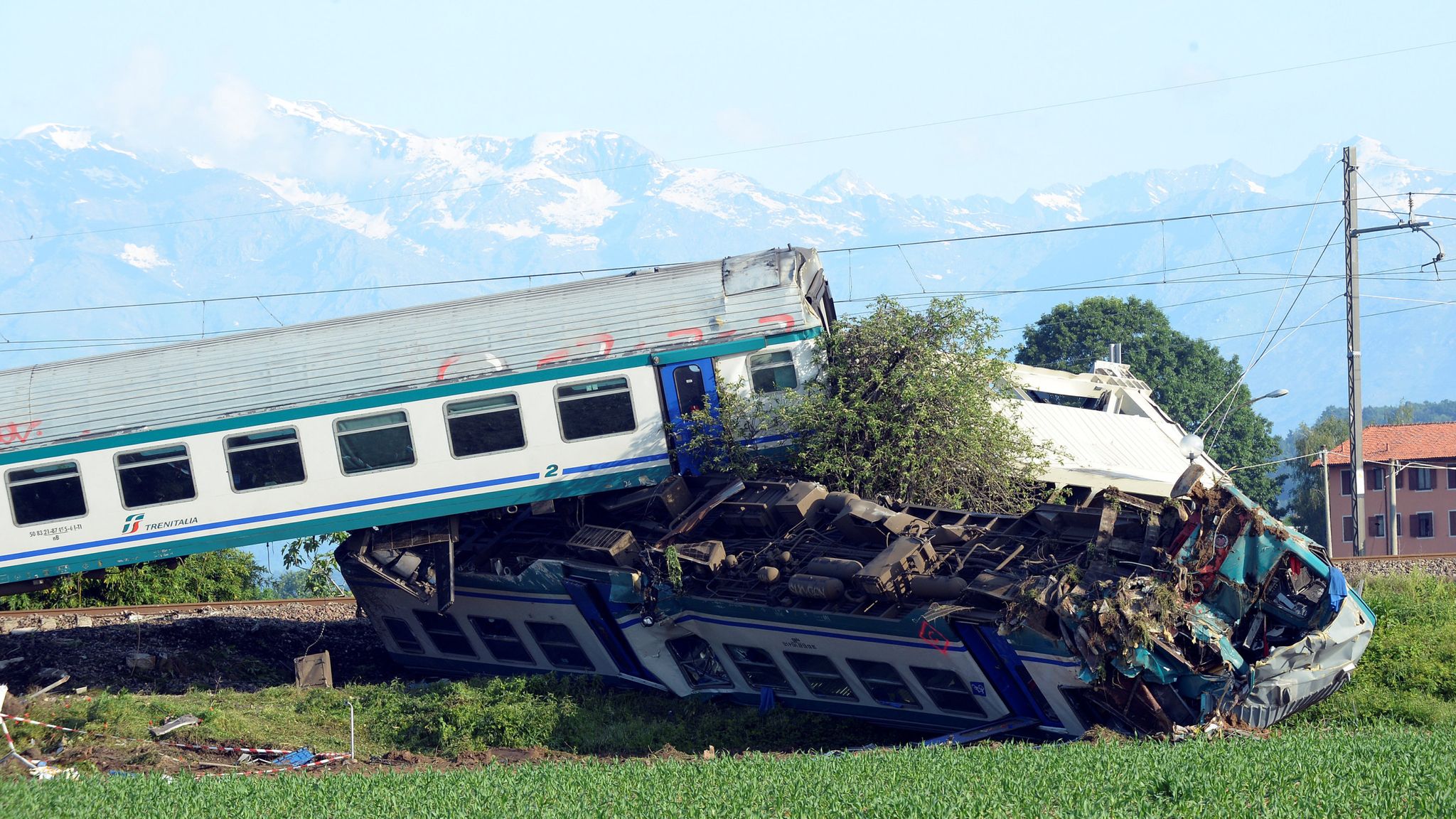 skynews-italy-train-crash-caluso-turin_4318682.jpg