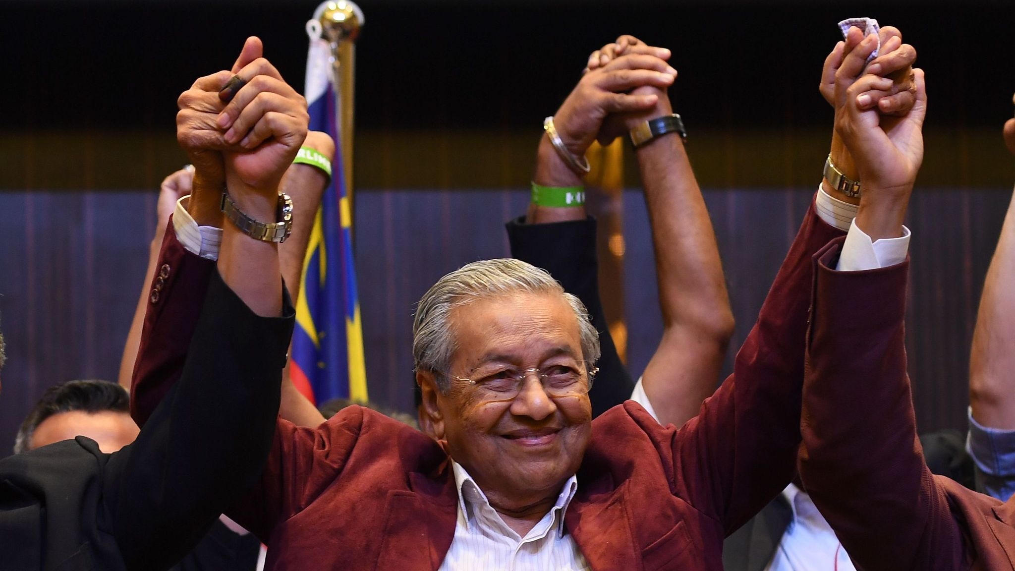 Malaysia To Swear In World's Oldest Leader Mahathir Mohamad, Aged 92 ...