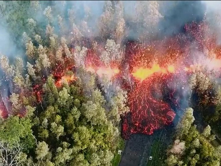 Volcano erupts in Hawaii 