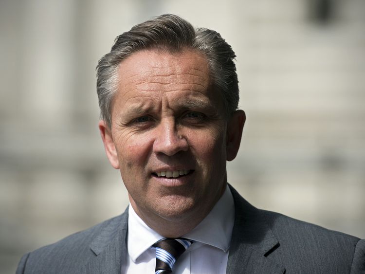 Mr Hands brought in Justin King, the former J Sainsbury chief executive, and Andrew Geczy from Lloyds Banking Group to attract new investors
