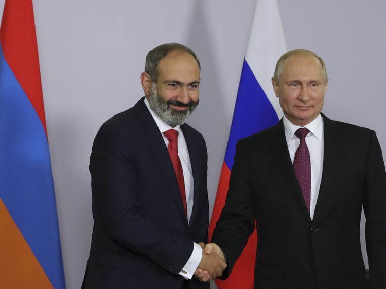 Armenian Prime Minister Nikol Pashinyan and Russian President Vladimir Putin