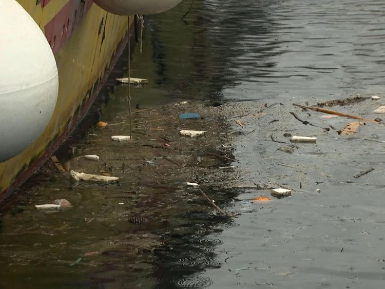 Plastic in Port de Blanes