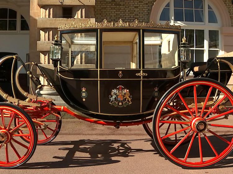 First pictures of Harry and Meghan's royal wedding carriage