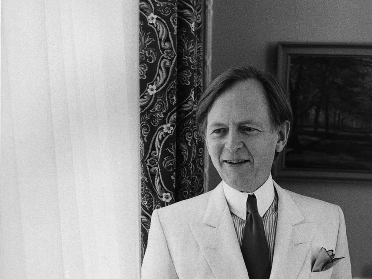 The Bonfire of the Vanities author Tom Wolfe dies aged 87