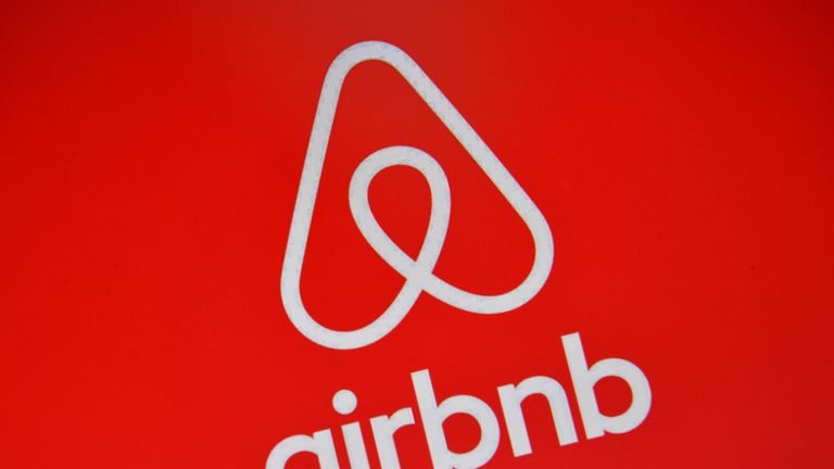 LONDON, ENGLAND - AUGUST 03: The Airbnb logo is displayed on a computer screen on August 3, 2016 in London, England. (Photo by Carl Court/Getty Images)
