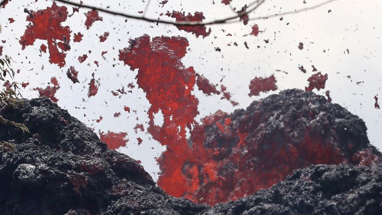 The fissure is the 17th to have appeared in the volcano since 3 May