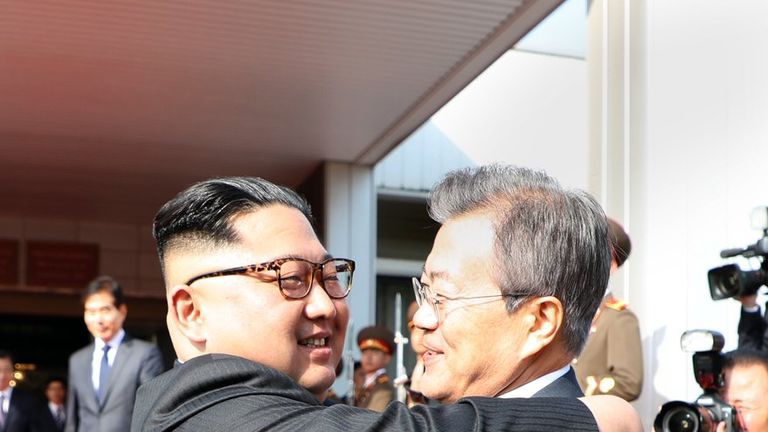 Kim Jong Un and Moon Jae-in embraced at the surprise summit. @TheBlueHouseKR