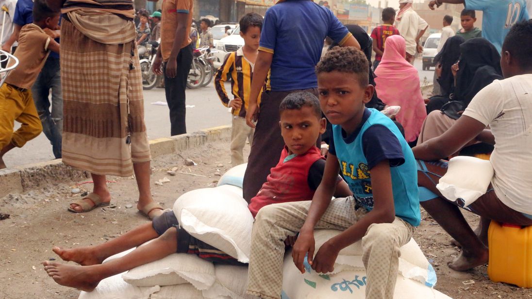 Civilians flee bombardment as Arab states pound Yemen port Civilians flee bombardment as Arab states pound Yemen port