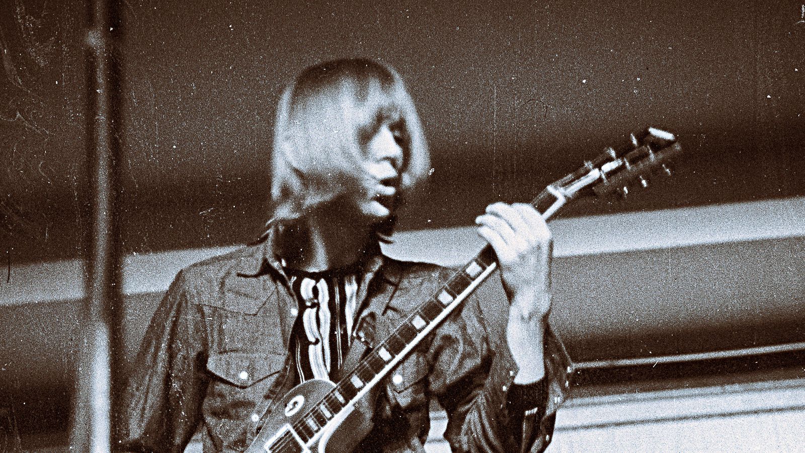 Fleetwood Mac guitarist Danny Kirwan dies Ents & Arts News Sky News
