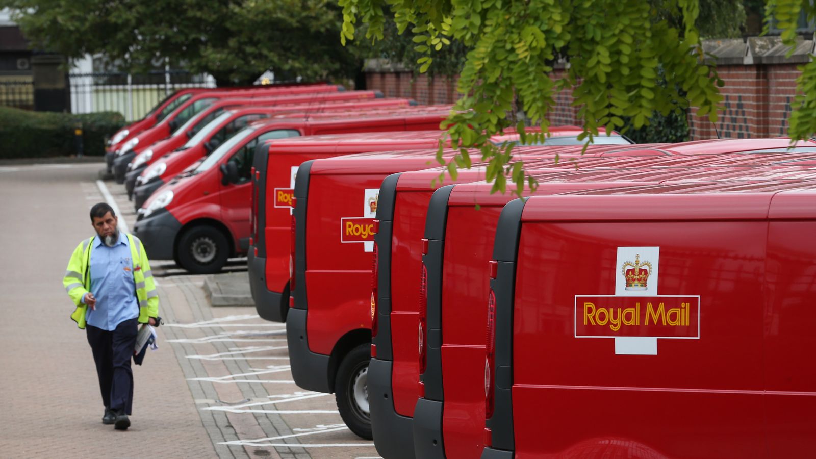 Royal Mail Delivers Dividend Disappointment To Posties Money News   Skynews Royal Mail World Cup 4335655 