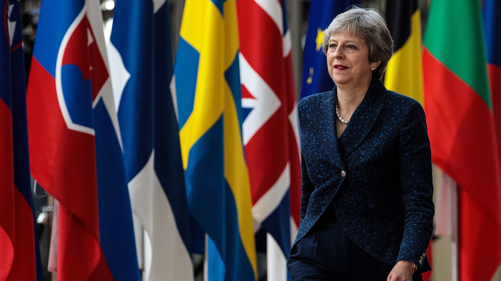 PM meets her cabinet as the European Council prepares to discuss Brexit