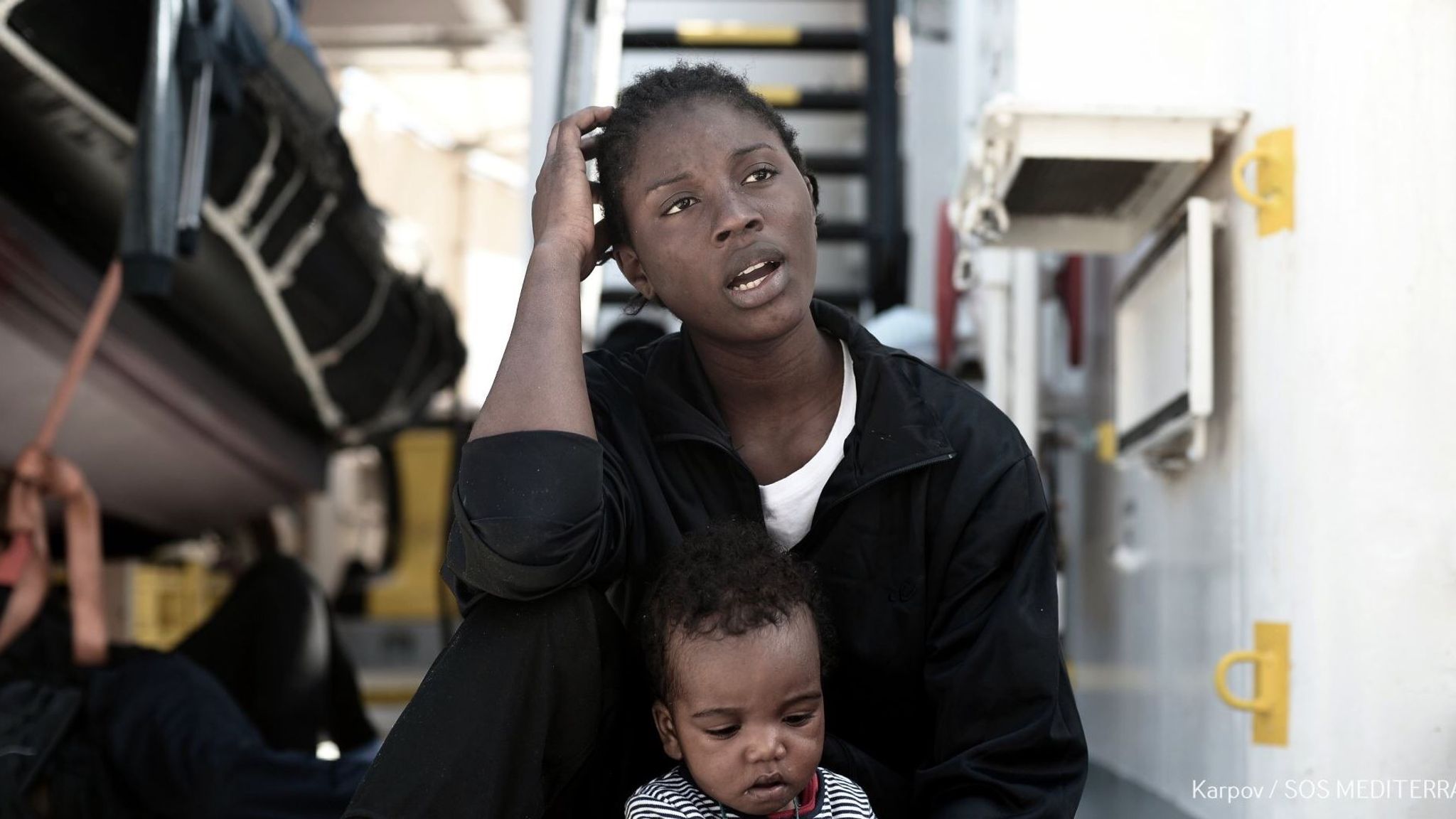 Migrants from Aquarius rescue convoy arrive in port of Valencia | World ...