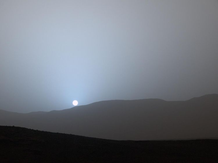 NASA&#39;s Curiosity Mars rover recorded the sun setting at the close of the mission&#39;s 956th Martian day, or sol April 15, 2015