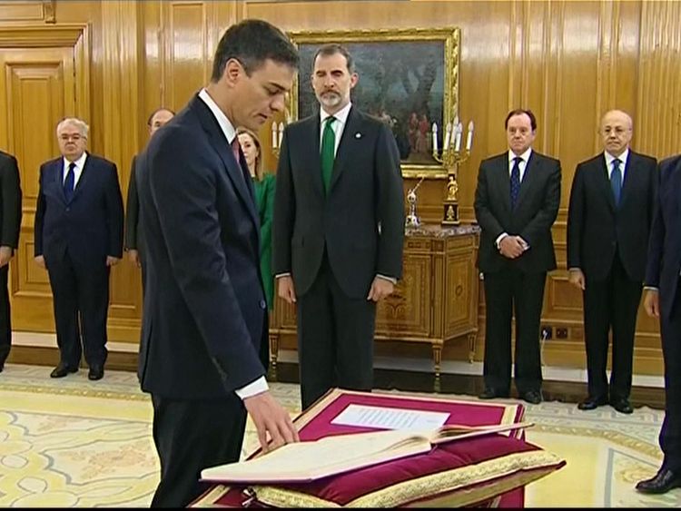 Pedro Sanchez is sworn in as PM in front of Spanish King Felipe VI