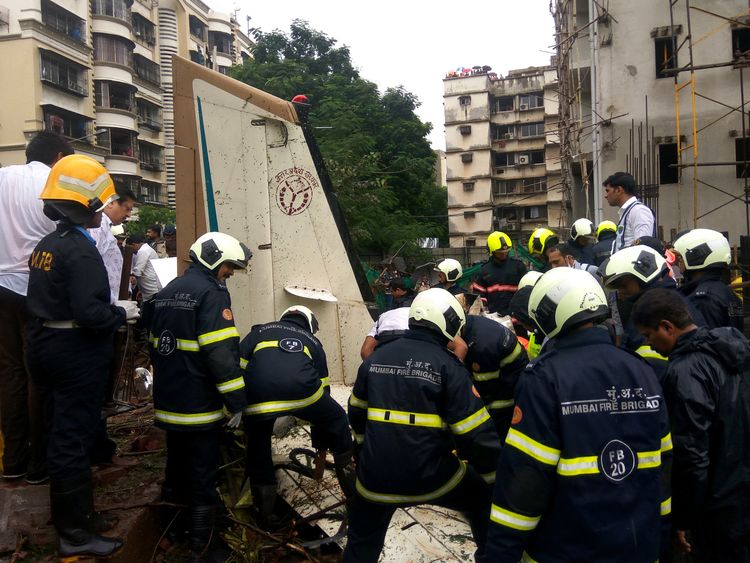 Emergency services at the crash scene in Mumbai