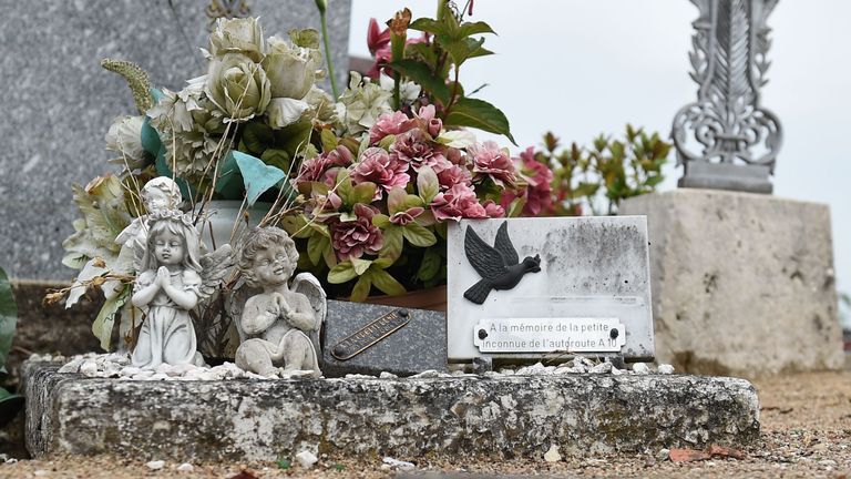 A plaque says 'in memory of the little unknown of the A10 highway' 