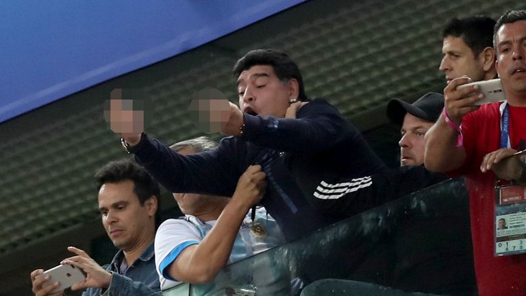 Diego Maradona swears during Argentina&#39;s 2-1 win over Nigeria