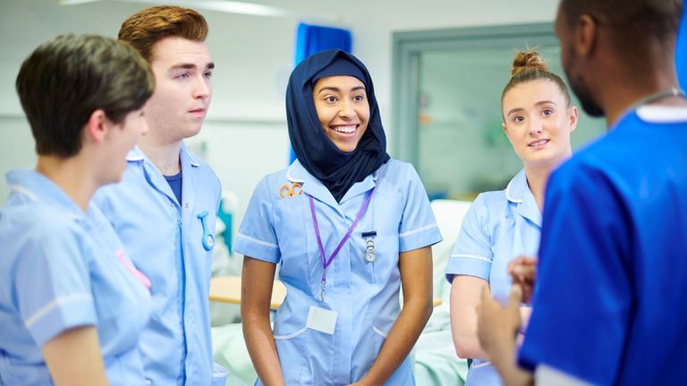 Nursing students on the ward - Stock image
