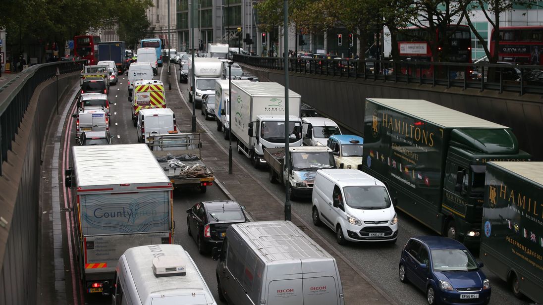 skynews-vehicles-traffic-jam_4373825.jpg