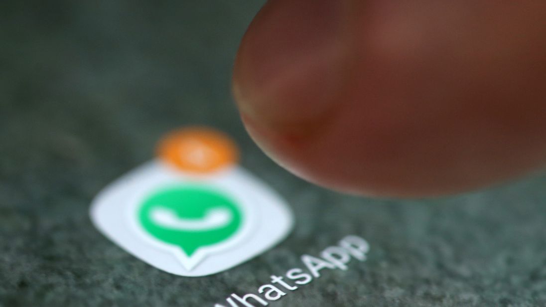 Arrests after India mob lynches man over WhatsApp child abduction rumour