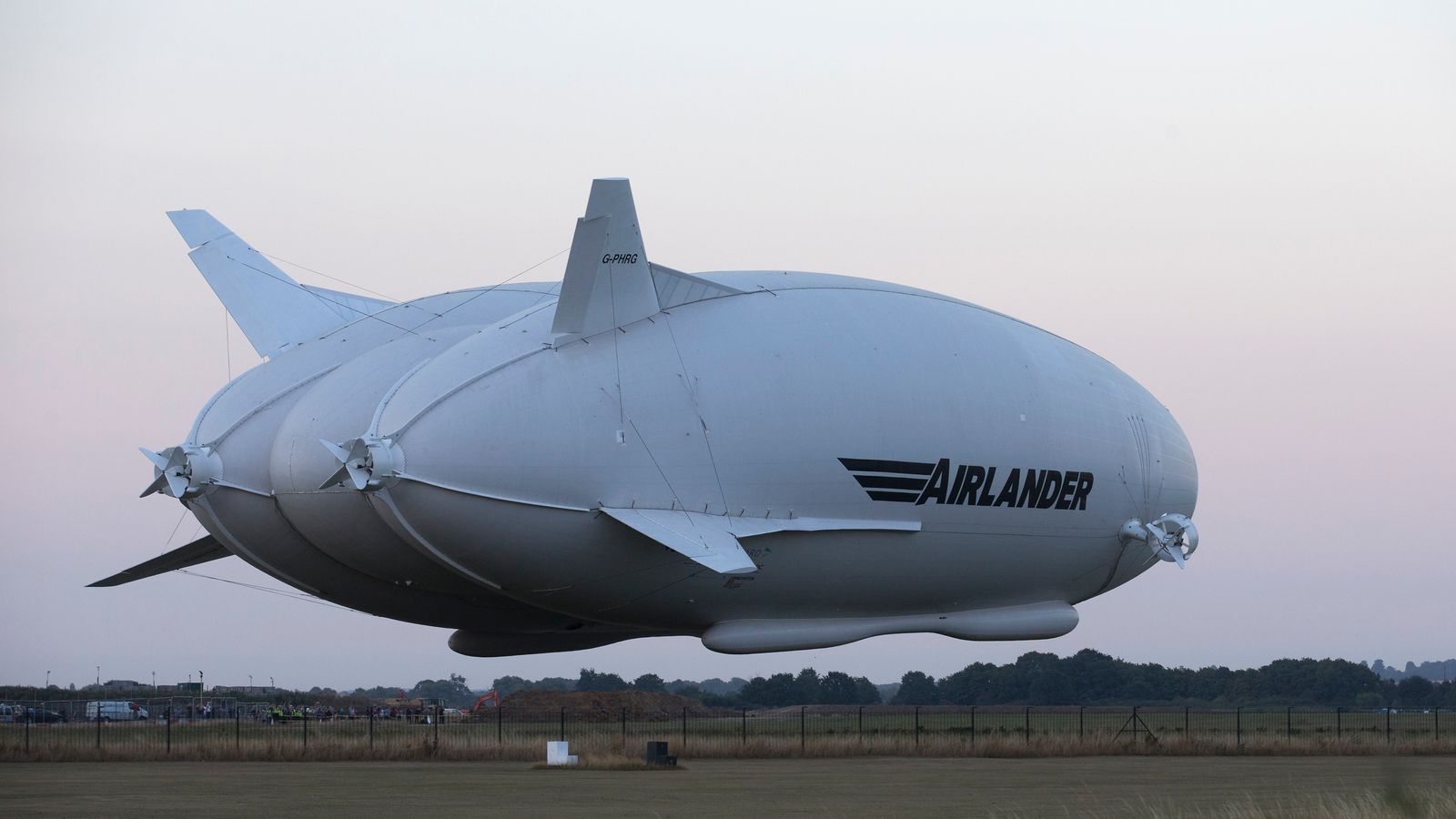 Airlander 10: World's longest aircraft to go into production and offer ...