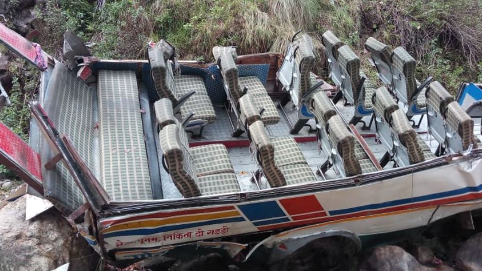 At least 48 dead as bus crashes into 700ft ravine in Indian Himalayas ...