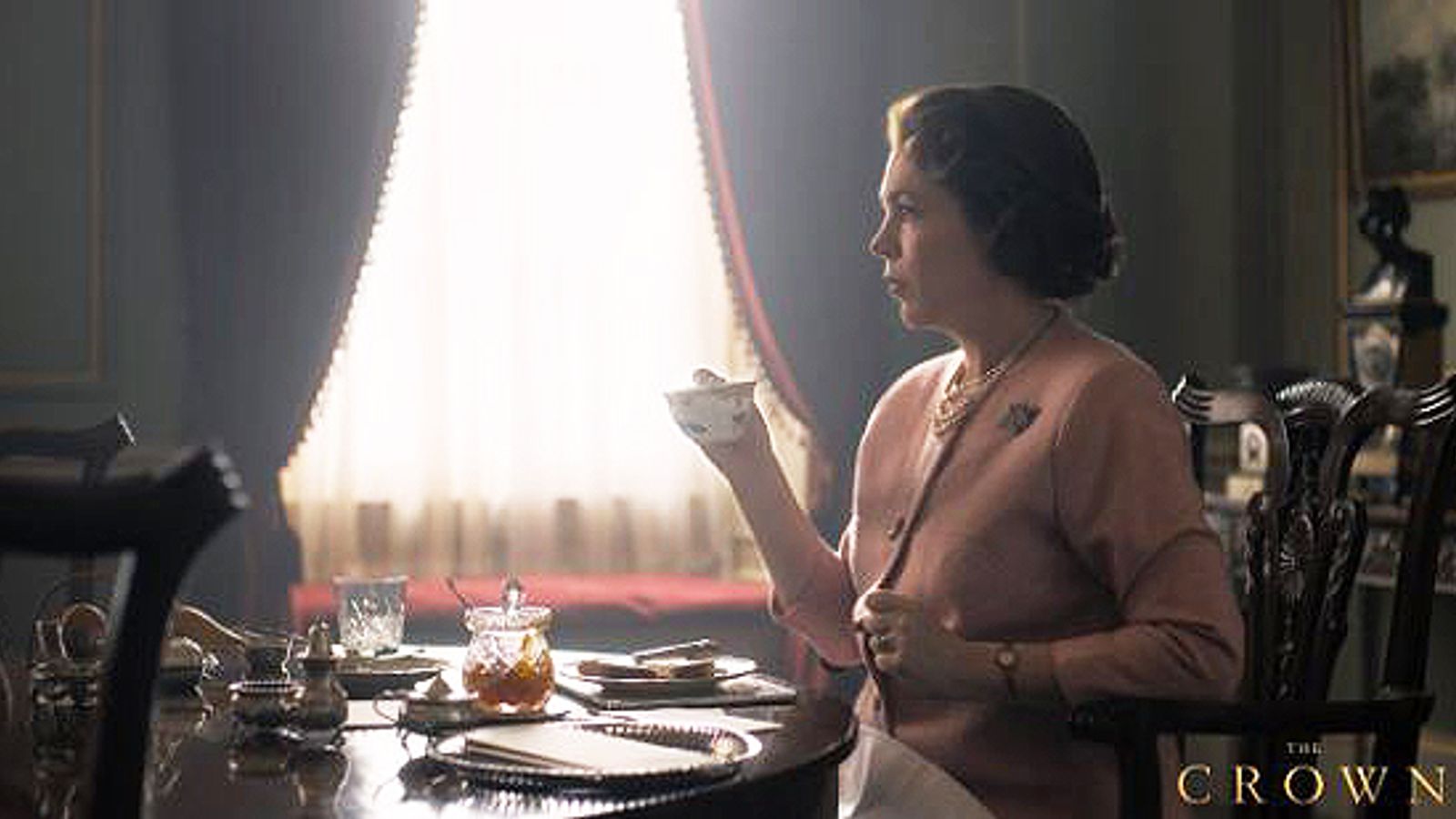 The Crown First look at Olivia Colman as the Queen Ents & Arts News