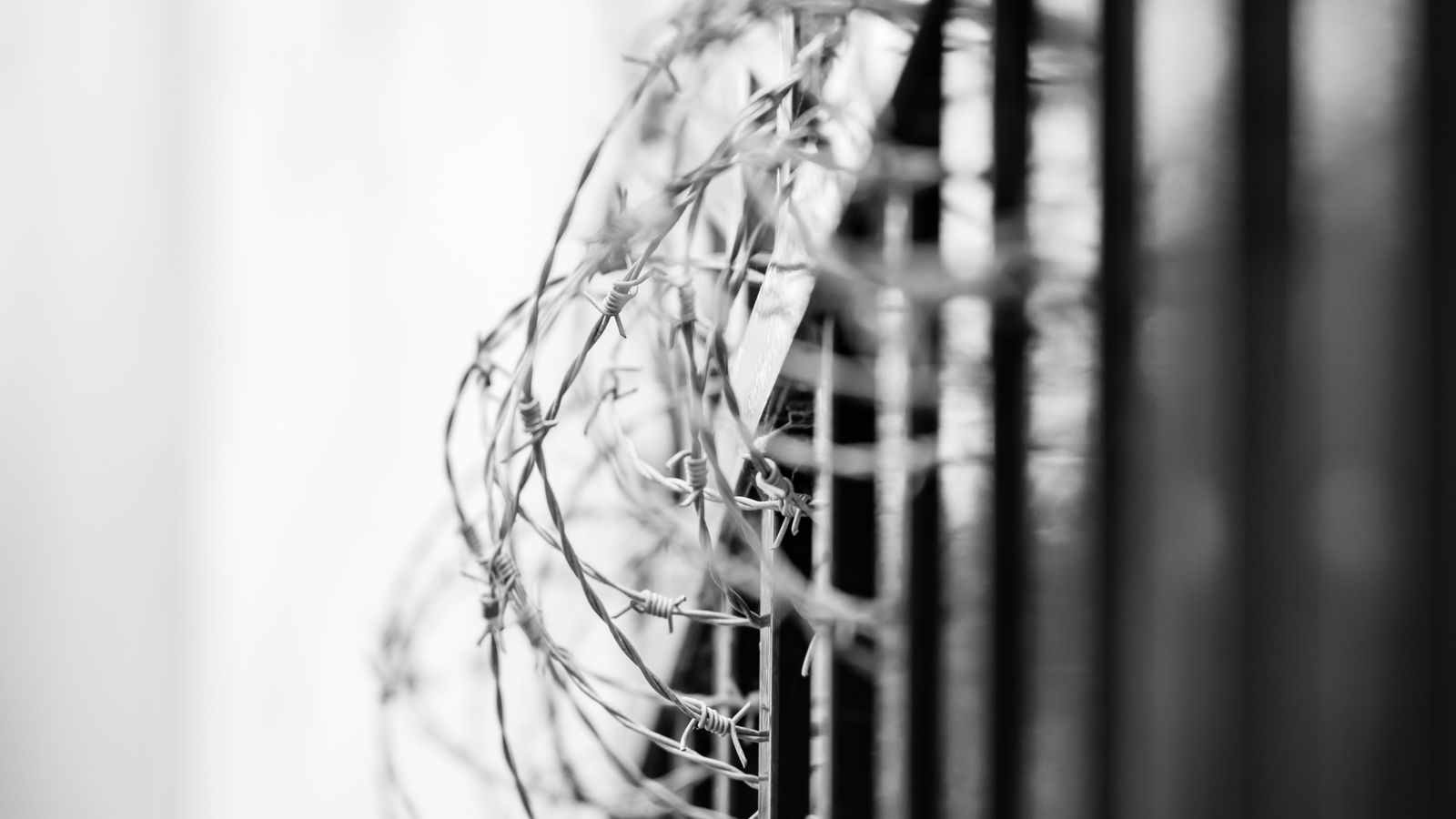 skynews prison barbed wire 4358644