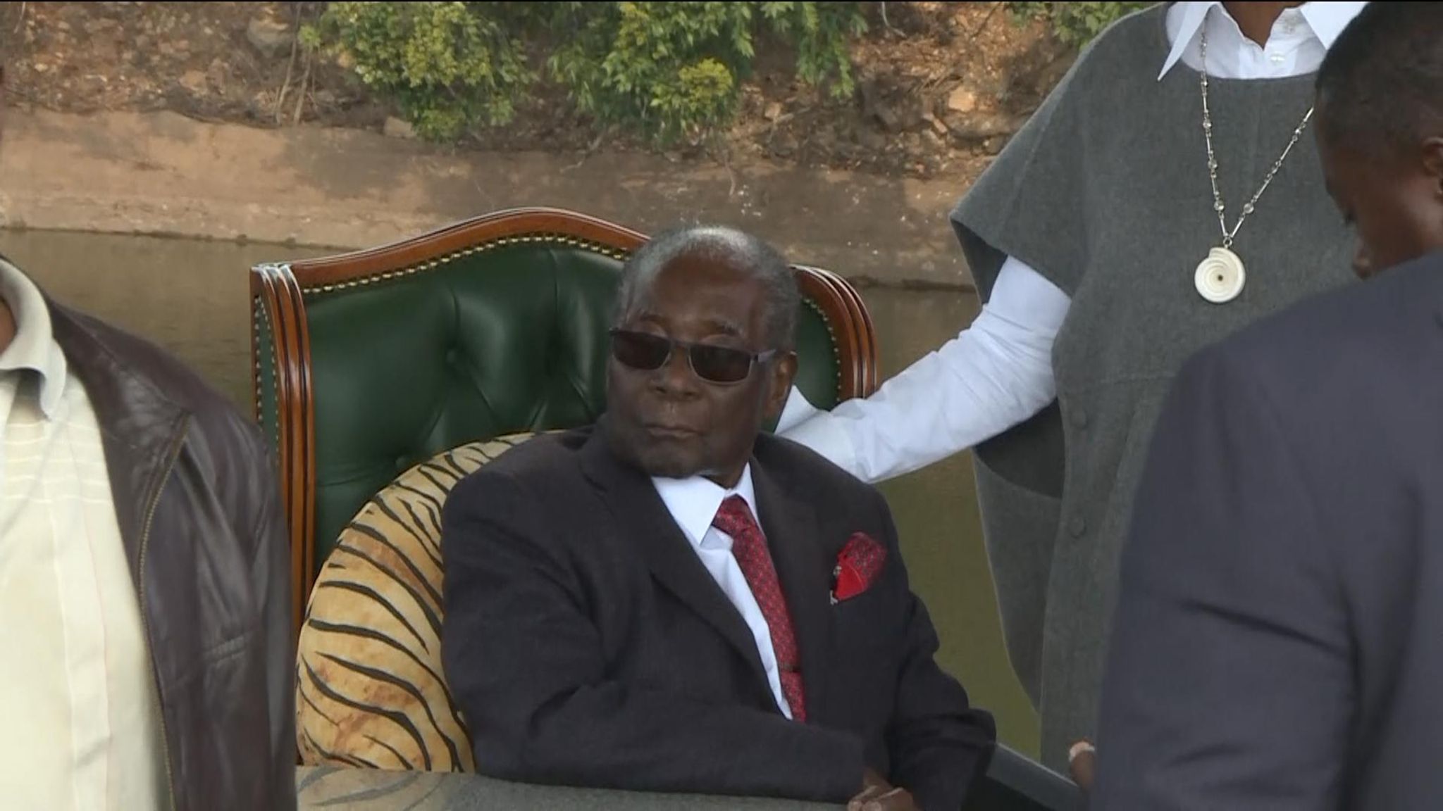 Zimbabwes Robert Mugabe Refuses To Back Successor Mnangagwa In Election World News Sky News 