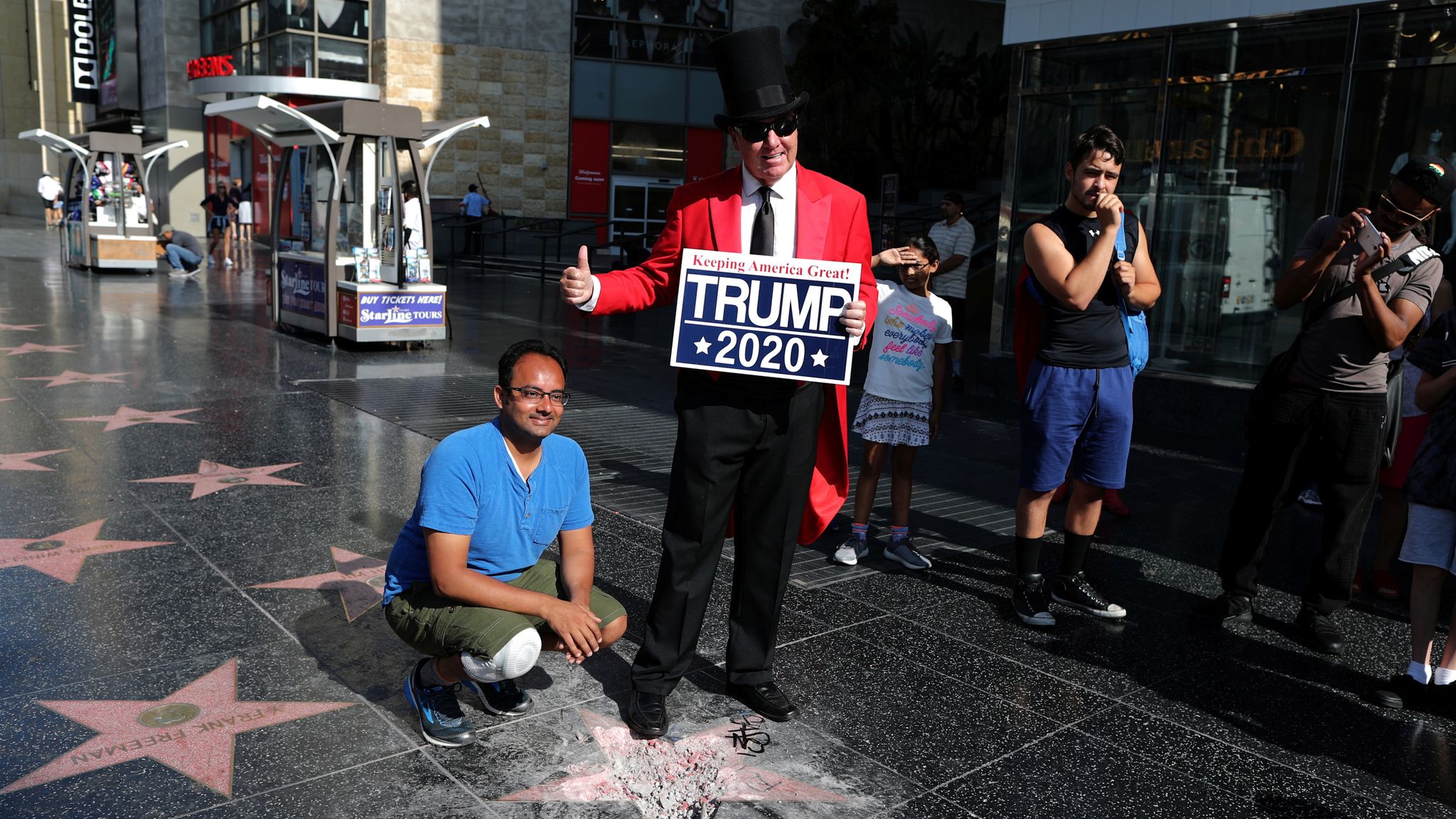 Donald Trumps Hollywood Walk Of Fame Star Smashed Up Again Us News