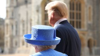   US President Donald Trump and Queen Elizabeth II walk through the Windsor Castle Quadrilateral "srcset =" https://e3.365dm.com/18/07/320x180/skynews-queen-trump_4362323.jpg? 20180715045235 320w, https://e3.365dm.com/18/07/640x380/skynews-queen-trump_4362323.jpg?20180715045235 640w, https://e3.365dm.com/18/07/736x414/ skynews-queen- trump_4362323.jpg? 20180715045235 736w, https://e3.365dm.com/18/07/992x558/skynews-queen-trump_4362323.jpg?20180715045235 992w, https://e3.365dm.com/18/7/10966x616/ skynews-queen-trump_4362323.jpg? 20180715045235 1096w, https://e3.365dm.com/18/07/1600x900/skynews-queen-trump_4362323.jpg?20180715045235 1600w, https://e3.365dm.com/18/ 07 / 1920x1080 / skynews-queen-trump_4362323.jpg? 20180715045235 1920w, https://e3.365dm.com/18/07/2048x1152/skynews-queen-trump_4362323.jpg?20180715045235 2048w "sizes =" (min-width: 900px) 992px, 100vw 
