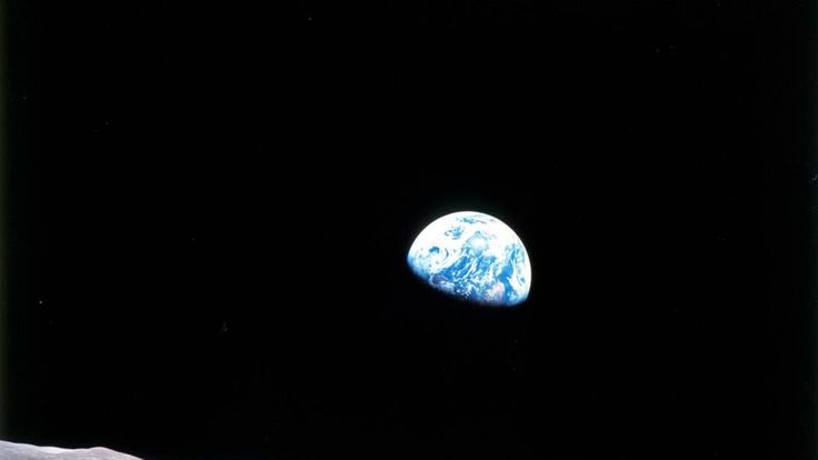  # 39; Earthrise & # 39; photo of Apollo 8, the first mission inhabited on the moon. The crew entered lunar orbit on Christmas Eve, December 24, 1968. That night, the astronauts broadcast a live broadcast, showing images of the Earth and Moon viewed from their spaceship.
