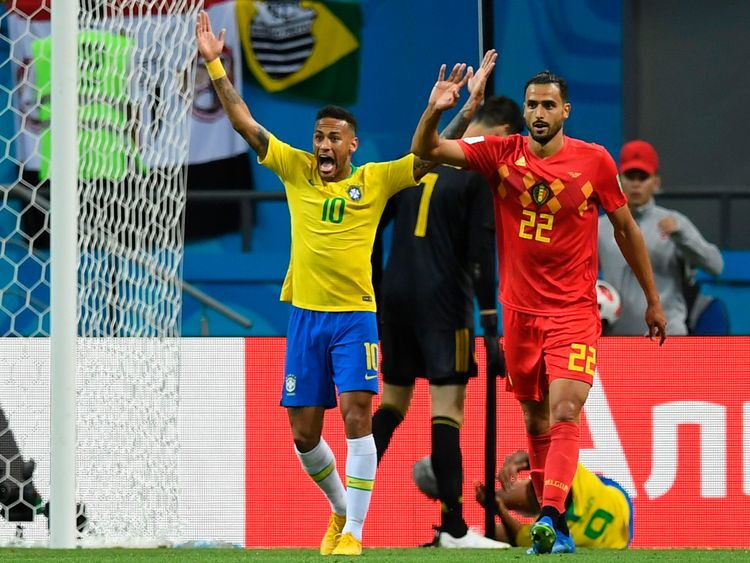 Neymar appeals for a penalty