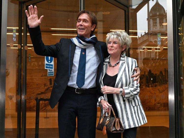 Cliff Richard and Gloria Hunniford outside court