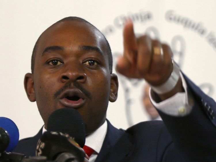   Nelson Chamisa, leader of the Movement for Democratic Change (MDC), makes gestures at the launch of his party's election manifesto in Harare, Zimbabwe, on June 7, 2018. REUTERS / Philimon Bulawayo 