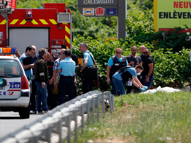 Killer uses helicopter to escape French jail Killer uses helicopter to escape French jail