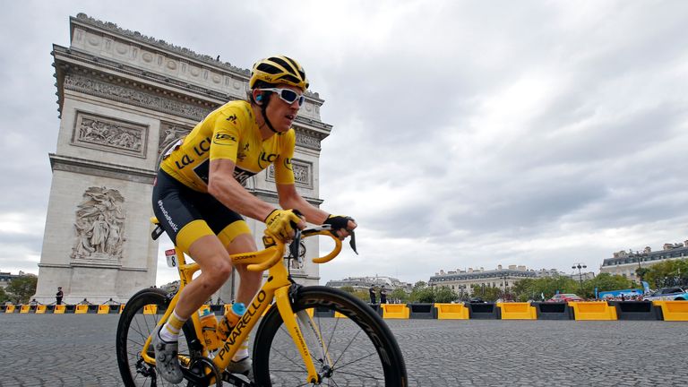 The 116-km Stage 21 from Houilles to Paris Champs-Elysees - July 29, 2018 - Team Sky rider Geraint Thomas of Britain, wearing the overall leader&#39;s yellow jersey, passes the Arc de Triomphe in the peloton