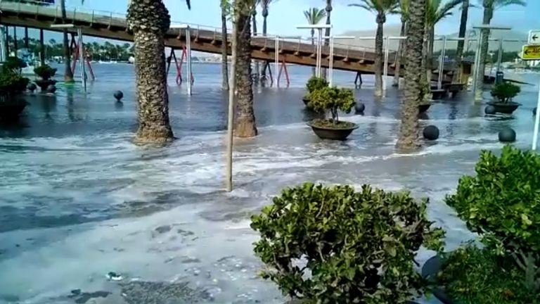 Mini tsunami in Mallorca. Pic: Virales Mallorca