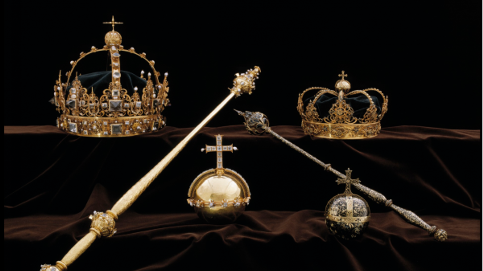 Swedish crown jewels stolen by thieves who escaped on 