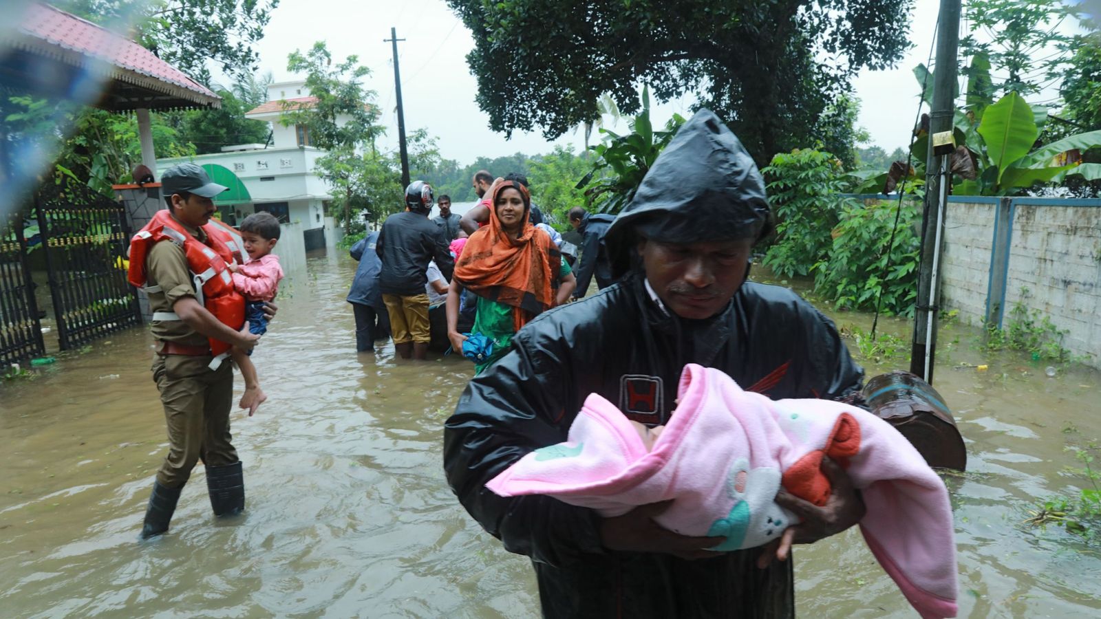 Worst Floods In A Century Kill 67 In Indias Kerala State World News