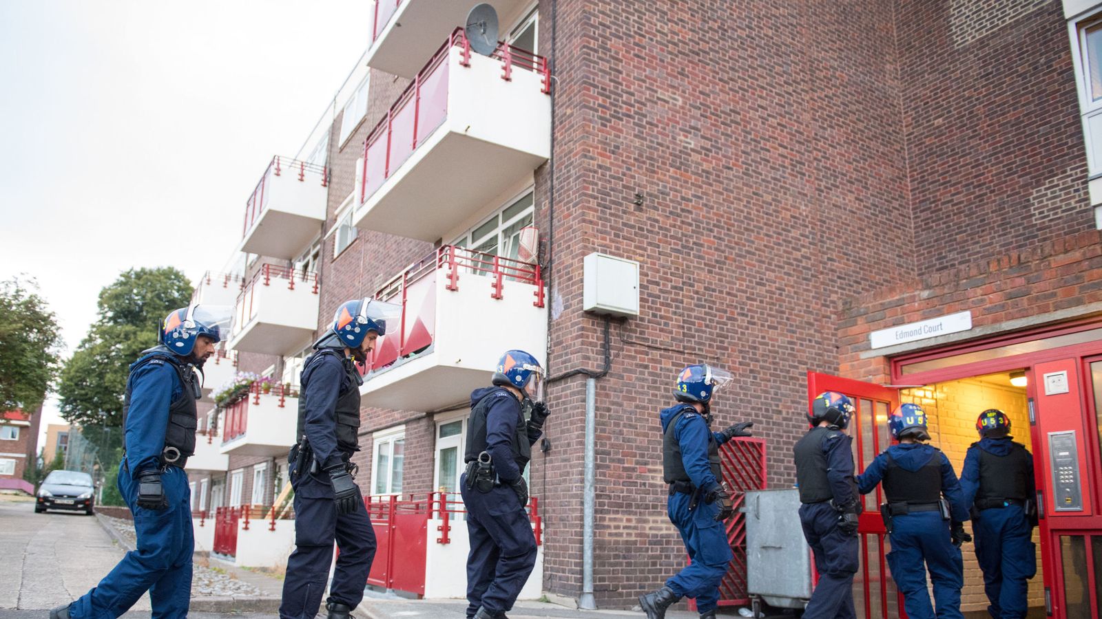 Men Of Violence Arrested As Police Smash Down Doors In London Drug