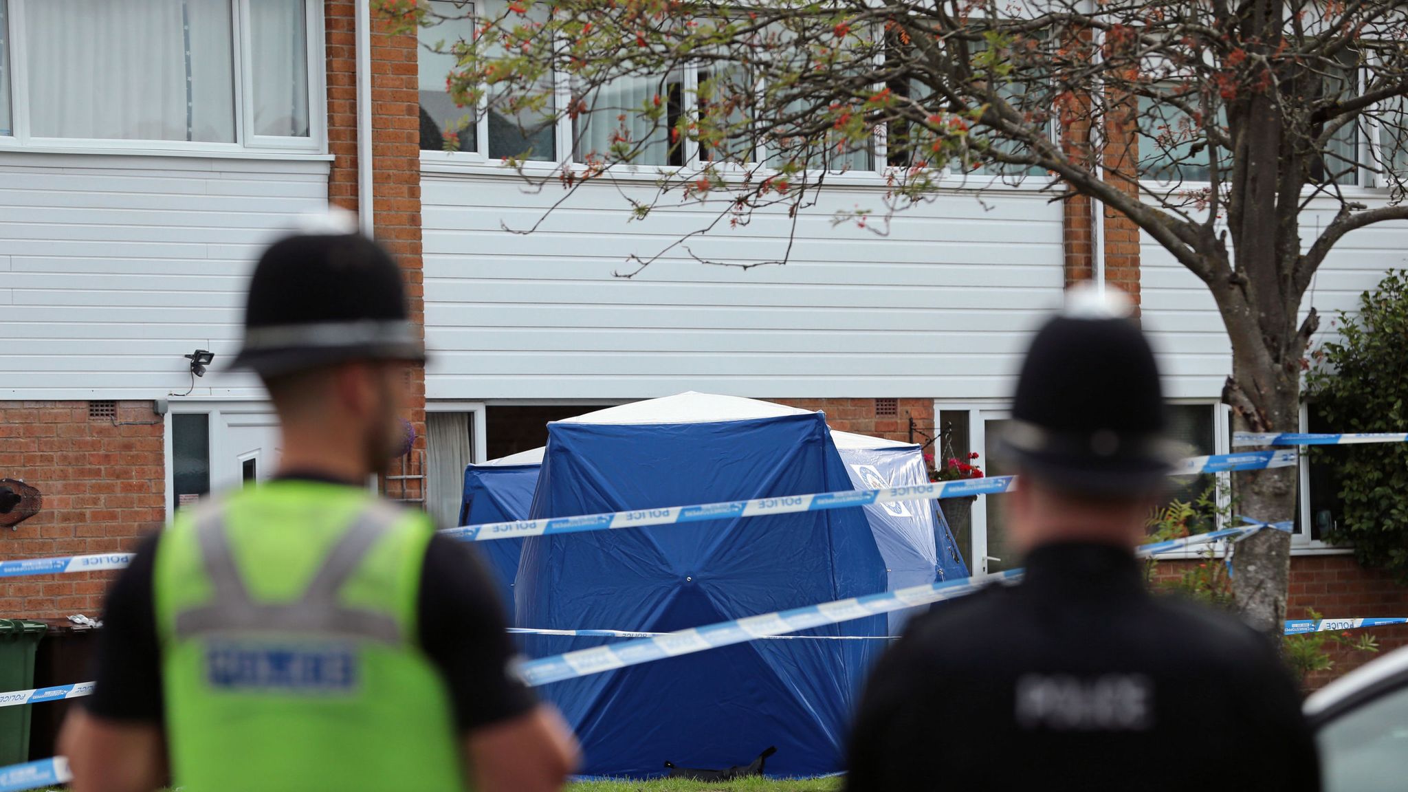 Manhunt after mum and daughter stabbed to death in Solihull street | UK ...